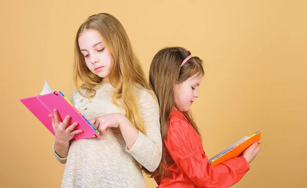 Friendship and sisterhood. students reading a book. School project. workbooks for writing. Back to school. small girls with note books. happy little children ready for lesson. Inspired to work hard — Stock Photo, Image