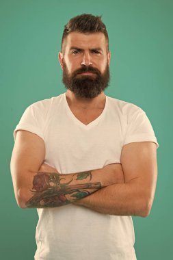 Erkeklik portresi. Sakallı adam. Saç ve sakal bakım. Acımasız adam kendinden emin ve yakışıklı. Olgun hippi sakallı. Erkek kuaför bakım. Sabah tıraş için hazır. Mükemmel bir adam. Bay uzmanlık