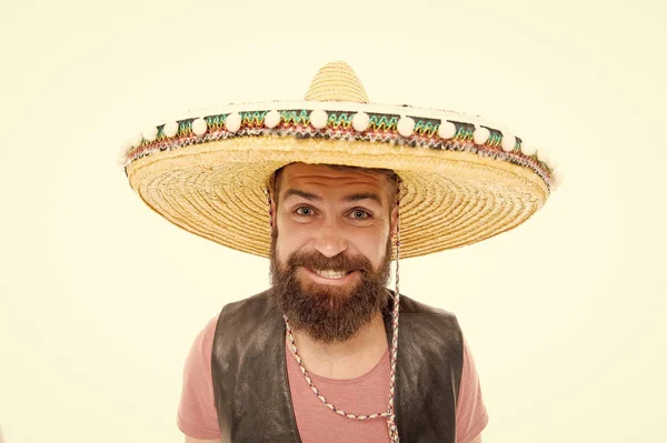 Γιόρτασε τις παραδοσιακές μεξικάνικες διακοπές. Ιδέα του μεξικανικού Κόμματος. Τύπος ευτυχισμένο χαρούμενο γιορτινό ντύσιμο έτοιμο να γιορτάσει. Ο άντρας με το μούσι φοράει μεξικάνικο καπέλο. Μεξικάνικη μελωδία τον οδηγεί — Φωτογραφία Αρχείου
