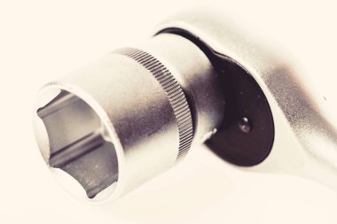 Güvenilirlik ve kaliteli hizmet standart olarak gelir. beyaz arka planda izole edilmiş soket anahtarı. krom kaplama. Soket Spanner Anahtarı.