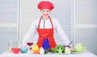 Üniforma için profesyonel şef. Bayan çok güzel Şef mutfak sanatları öğretiyorum. Mutfak beceri geliştirmek. En iyi mutfak tarifleri evde denemek için. Benim Mutfak gösterisine hoş geldiniz. Kadın güzel Şef önlük ve şapka giymek