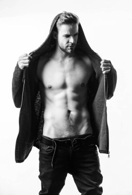 Mola alıyorum. Erkek modası ve güzelliği. Seksi kaslı maço. Fitness diyeti. Arzu ve ayartma. Çıplak gövdeli altı paket seksi adam. Atlet adam, saç bakımı. Spor sonrası kas eğitmeni