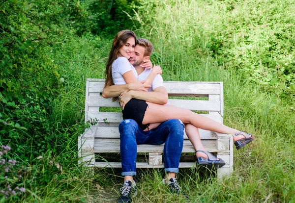 Happy to be together. couple in love. Happiness. man with woman in park. happy valentines day. summer camping in forest. family weekend. romantic date. couple relax outdoor on bench. Secret place — Stock Photo, Image