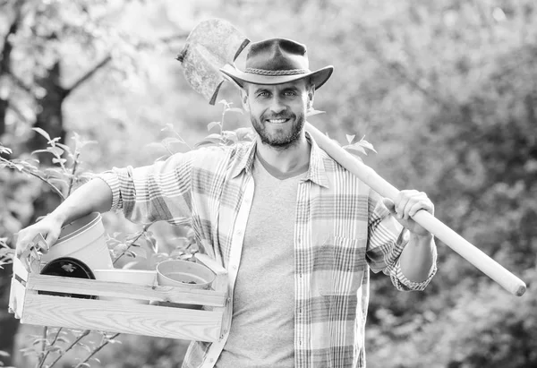 Sexy farmer hold shovel and box with pot. muscular ranch man in cowboy hat. farming and agriculture. Garden equipment. Eco farm. Harvest. happy earth day. Eco living. I love to work with flowers — Stock Photo, Image