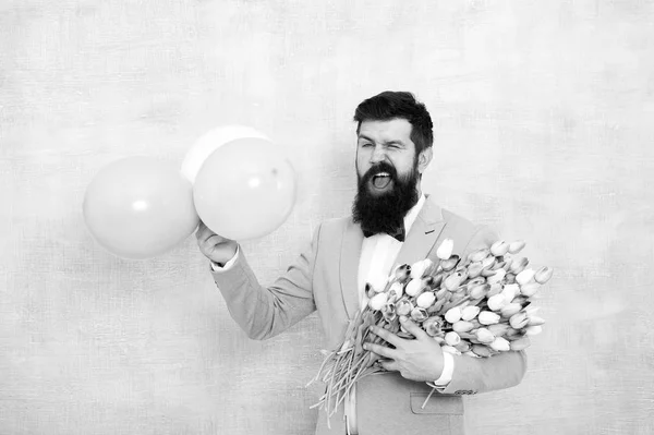 Spring freshness. love date with flowers. spring bouquet. 8 of march. womens day. Formal mature businessman bearded man in bow tie with tulip flowers. bride groom at wedding party. Wonderful smell — Stock Photo, Image