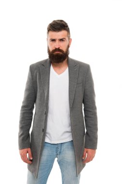 Erkeksi bir görünüm. Acımasız hipster adam. Hipster nedensel moda kıyafetler giyiyor. Kalın sakal saç ve şık saç kesimi ile Cool hipster. Trendy hipster tarzında sakallı adam
