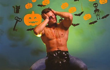 Maço kabaklar ve yarasalar. Canavar yüz kanlı