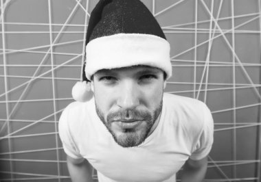 Online Noel alışveriş. Yeni Yılınız Kutlu Olsun. Noel Baba adam. Xmas önce sabah. Teşekkür ederiz. santa şapka adam Noel hediyesi için bekleyin. teslimat Noel hediyeleri. Noel kompozisyon