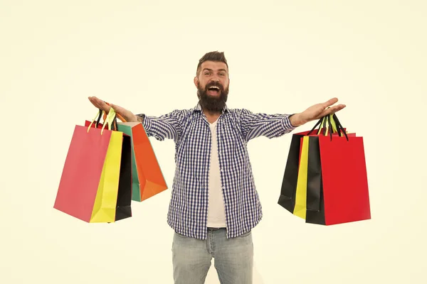 Brutala kaukasiska hipster med mustasch. Skäggig man med kassar... Shopping försäljning. Manlig Frisör vård. Black Friday. Cyber Monday. Mogen glad hipster med skägg. Online shop — Stockfoto