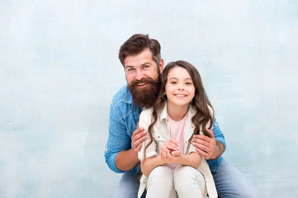 In my father I trust. Happy father giving little daughter trusting support. Bearded man and small girl child sharing trust relations. Family trust and love — Stock Photo, Image