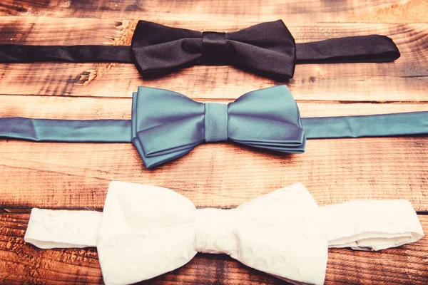 Esthete detail. Fix bow tie. Groom wedding. Textile fabric bow close up. Modern formal style. Menswear clothes. Perfect outfit. Tying bow tie. Wedding accessories. Fashion accessory — Stock Photo, Image