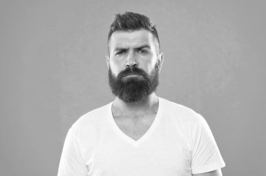 Kuaför Salonu. Sakal moda ve Kuaför kavramı. Adam hipster şık sakal turkuaz arka plan sakallı. Kuaför ipuçları sakal korumak. Şık sakal ve bıyık bakım. Hippi görünümü. Erkek güzellik