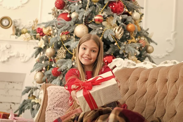 This gift is meant for you. Little girl with gift box. Child girl prepare for boxing day holiday. Happy child celebrate christmas and new year. Boxing day is the day after Christmas. Happy new year — Stock Photo, Image