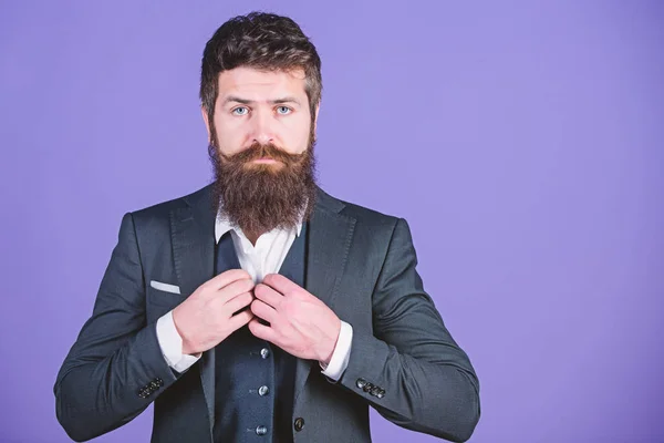Everything must be perfect. Businessman in suit. brutal caucasian hipster. Mature hipster with beard. PR-specialist. Male formal fashion. Stylish PR-specialist. Bearded man PR-specialist — Stock Photo, Image