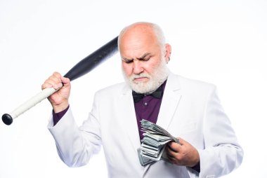 Gürültü ve yağma. Kingpin konsepti. Kara para. Kıdemli adamın elinde nakit para ve beyzbol sopası var. Zenginlik refahı. Para kârı. Kişisel güvenlik. Başarılı bir iş adamı. Acımasız iş hayatı.
