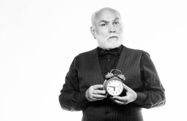 Zaman kimseyi öldürmez. Zaman ve yaş kavramı. Sakallı adam saat işliyor. Çalar saati tutan yaşlı bir adam. Kıdemli beyaz sakal. Kıdemli zamanlayıcı. Zamanı sayıyorum. Ömür boyu yaşlanma ve yaşlanma