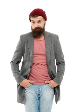 Son moda bu. Moda modasına uygun olarak sonbahar ceketi ve sıradan bir şapka giyen modacı. Bıyıklı ve uzun sakallı vahşi beyaz hippi. Hippi tarzı sakallı adam.