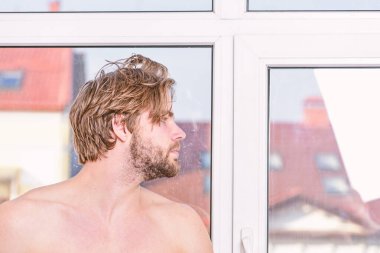 Sabah güzellik rutin denetim listesi. Adam yakışıklı sadece uyanmak kadar sakallı. Maço çekici görünüm bakım güzellik hakkında. Temel yöntemler güzellik rutin. Cilt bakım ve bakım. Güzellik zamanlamanızı