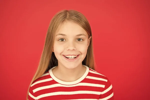 Childhood happiness. family and love. childrens day. Good parenting. Child care. small girl child. School education. happy little girl on red background. Cheeky little girl — Stock Photo, Image