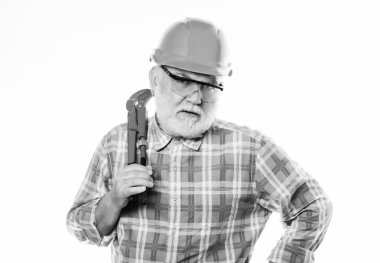 mimar onarım ve düzeltme. mühendis işçi. inşa ve inşaat. gaz anahtarı ile kask profesyonel tamirci. hardhat olgun sakallı adam. adam oluşturucu. Her şey mükemmel olmalı.