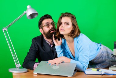 Özel ders. Öğretmenle flört etmek. Öğrenci şehvetli seksi kız ve deneyimli öğretmen. Şeytana uyma. En iyi hedef için flört etmek. Olgun bir öğretmen ve çekici bir kadın. Yasak İlişkiler kavramı