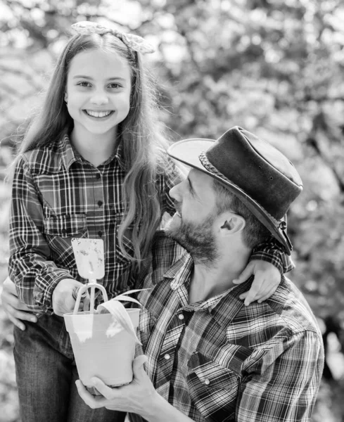 Ecology environment. soils and fertilizers. little girl and happy man dad. earth day. new life. spring village country. family farm. agriculture. father and daughter on ranch. At the flower shop — Stock Photo, Image
