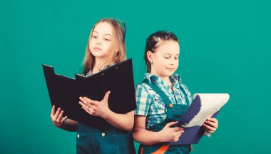 Çocuk bakımı gelişimi. Foreman müfettişi. Onarım. Güvenlik uzmanı. Gelecekteki mesleği. atölyede küçük kız tamir. İnşaat mühendisi mimar. Plan klasör notu ile çocuk işçi. biz bunu düzeltebilirsiniz.