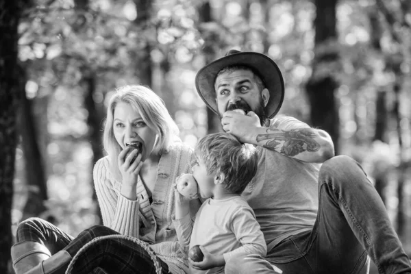 Healthy breakfast. Spring mood. Happy family day. Mother, cowboy father love their little boy child. Family picnic. Sunny weather. Healthy food. Happy son with parents relax in autumn forest — Stock Photo, Image