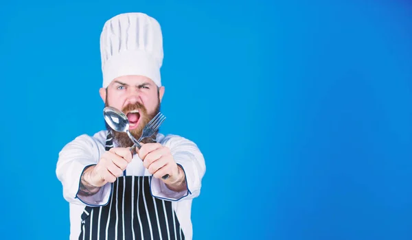 O melhor chef de sempre. Dieta e alimentos orgânicos, vitamina. O chefe de chapéu. Receita de sabor secreto. Homem barbudo cozinheiro na cozinha, culinária. Cozinhar alimentos saudáveis. Vegetariano. Chef maduro com barba. espaço de cópia — Fotografia de Stock