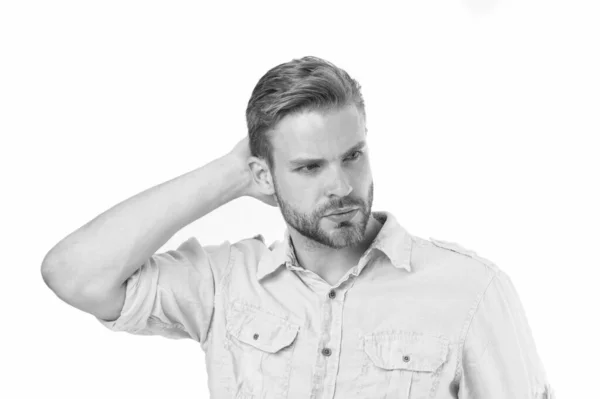 I suoi capelli parlano da soli. Un bel ragazzo che tocca i capelli in stile. Uomo caucasico con barba elegante e baffi isolati su bianco. Uomo barbuto con peli sul viso non rasati e taglio di capelli alla moda — Foto Stock