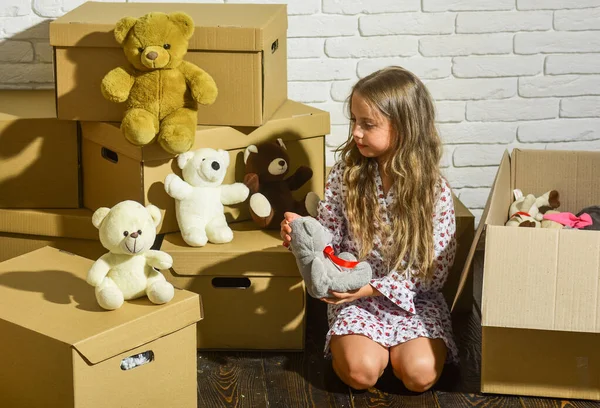 Where the City Is Your Backyard. happy little girl with toy. purchase of new habitation. Cardboard boxes - moving to new house. happy child cardboard box. playing into new home. new apartment — Stock Photo, Image