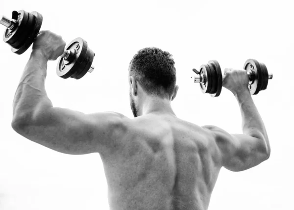 Équipements de fitness et de sport. corps athlétique. Gymnase d'haltères. homme sportif haltérophilie. stéroïdes. Musclé dos homme exercice le matin avec haltère. Mode de vie sain. mens pouvoir — Photo