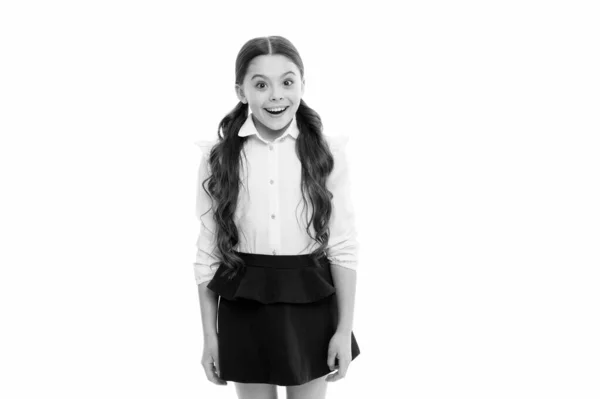 Uma estudante perfeita. Menina feliz usar uniforme escolar. Caudas lindas perfeitas para cada dia da semana. De volta ao conceito de escola. Estudante feliz sorridente pupila longo cabelo encaracolado. Estudante diligente — Fotografia de Stock