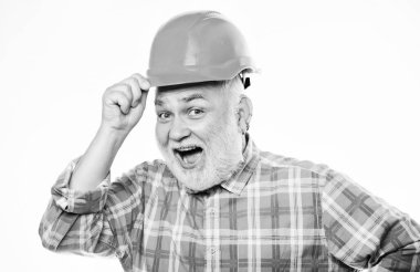 inşa ve inşaat. kask profesyonel tamirci. mimar onarım ve düzeltme. mühendis işçi kariyeri. sert şapkalı olgun sakallı adam. adam oluşturucu beyaz izole. mesleki beceriler