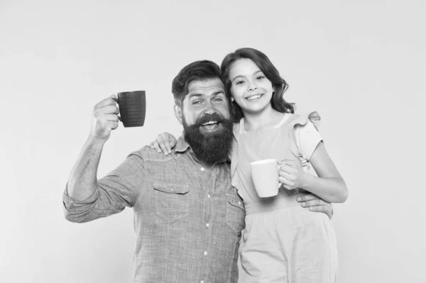 Drink healthy live well. Happy family drink milk tea. Little child and father hold cups of hot drink. Drinking natural healthy beverage. Enjoying delicious drink recipe. Morning and breakfast — 스톡 사진