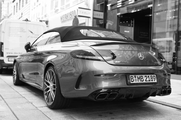 Supercar Lamborghini Huracan LP 610-4 svart färg parkerad på gatan i Hamburg — Stockfoto