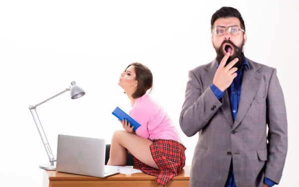 Get a business mentor today. Blurred man shocked while sexy teacher sitting on desk in business school. Sexi coach coaching businessman to grow his business. Providing business courses — Stock Photo, Image