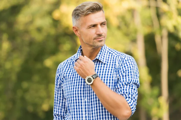 Handsome style. Handsome man on summer outdoor. Handsome look of unshaven man. Casual style. Fashion trends. Menswear shop. Mens grooming. Skincare routine. Barbershop. Handsome and confident — Stock Photo, Image