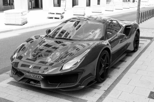 Supercar Lamborghini Huracan LP 610-4 couleur noire garée dans la rue à Hambourg — Photo