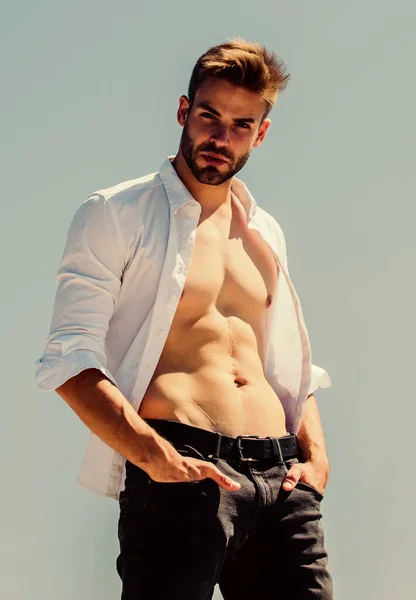 Attractive torso. Hot day outdoors. Attractive man taking off shirt. Confident in his appealing. Bearded guy business style. Handsome man fashion model. Muscular torso. Muscular sexy macho man — Stock Photo, Image