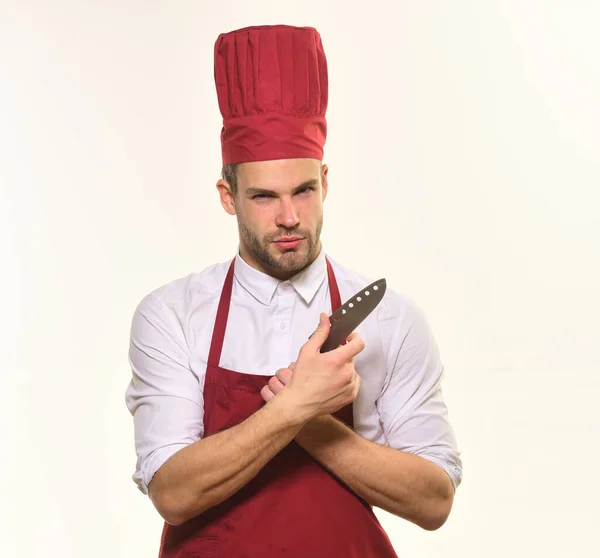 Кухар з цікавим обличчям тримає ніж. Кухонне приладдя та концепція приготування їжі . — стокове фото