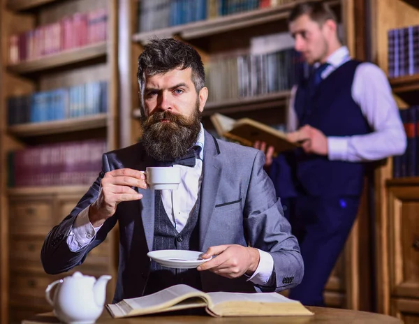 Detective retrò lavorano su indagini in camera d'epoca . — Foto Stock