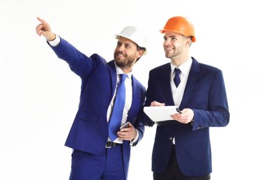 İşçiyi işaret eden mutlu patron. Başarı, çalışma, inşa konsepti.