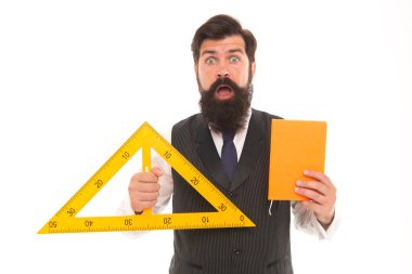 Okul dersi. Eğlenerek öğretmek. Okula dönelim. Okul dersleri. Bilim teknolojisi mühendisliği ve matematik. Ölçüm aracı. Sakallı öğretmen. Geometri öğretiyorum. Sakallı adam, cetvel kullan