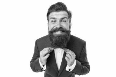 Kravat gömleğimi tamamlıyor. En basit ve en ucuz. En iyi seçenek. Sakallı vahşi adam. Her detaya dikkat et. Takım elbise-kravat kombinasyonu. Mutlu ve zarif bir beyefendi. Tam uydu. Hippi.