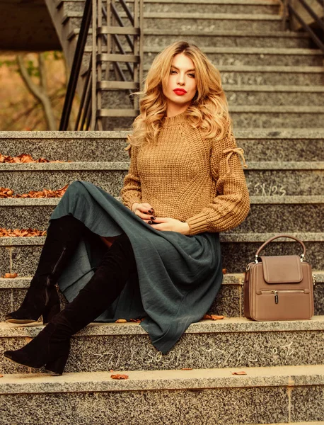 Totally relaxed. female beauty. Fashion model. girl in corrugated skirt and sweater. Pleated trend. girl long blond hair stairs. autumn woman curly hair outdoor. casual style student. fall season — Stock Photo, Image