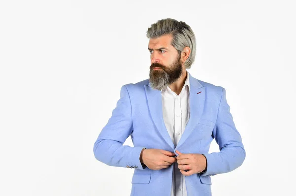 Jolie PDG. Un costume d'homme d'affaires. Concept de leadership. Employé de bureau. Style de vie des hommes d'affaires. La réputation commerciale. Style formel. Un bel homme d'affaires. Un homme barbu sérieux. Cabinet d'avocats — Photo