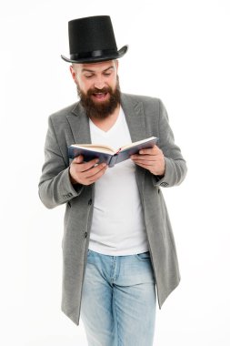 Şiir okuma. İlham verici bir kitap. Edebiyat öğretmeni. Kitapçı. İlginç bir hikaye. Adam klasik kıyafet okuma kitabı. Sanatsal kişi. Yetenekli bir sanatçı. Sakallı adam beyaz üzerine izole bir kitap okudu.