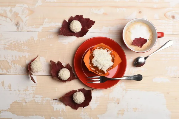 Coffee and dessert concept. Red ceramic tableware with beverage — Stock Photo, Image