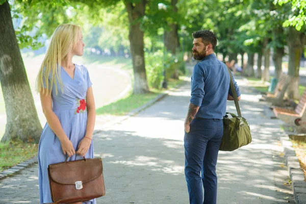 Homem e mulher gostam um do outro. Amor à primeira vista . — Fotografia de Stock